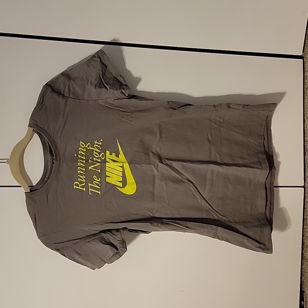 Nike short sleeve shirt